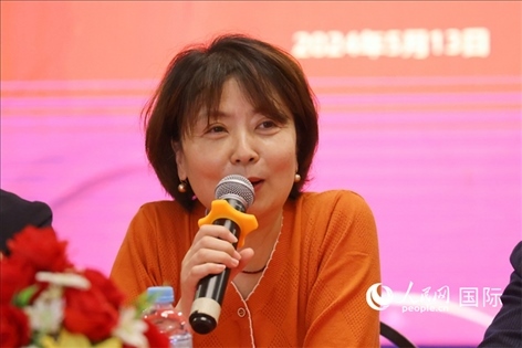 陜西省歸國華僑聯(lián)合會(huì)黨組成員、副主席兼秘書長尚小紅在座談會(huì)上致辭。人民網(wǎng)記者 陳海琪攝