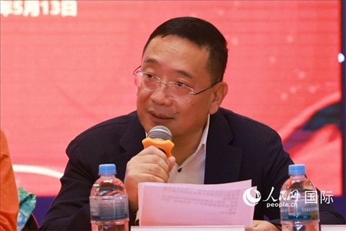 巴西文協(xié)主席上官建峰在座談會(huì)上致辭。人民網(wǎng)記者 陳海琪攝