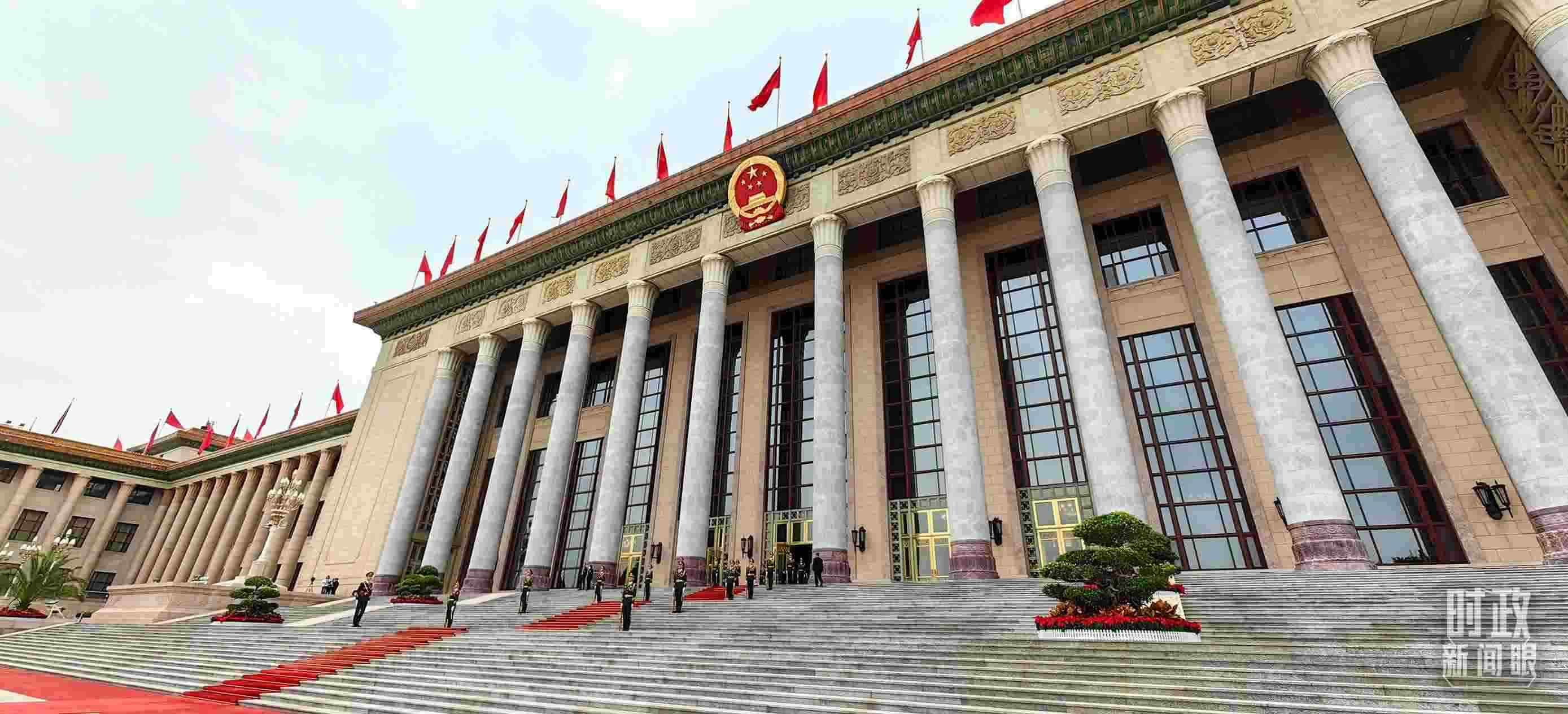 △人民大會堂東門外廣場。（總臺央視記者段德文拍攝）