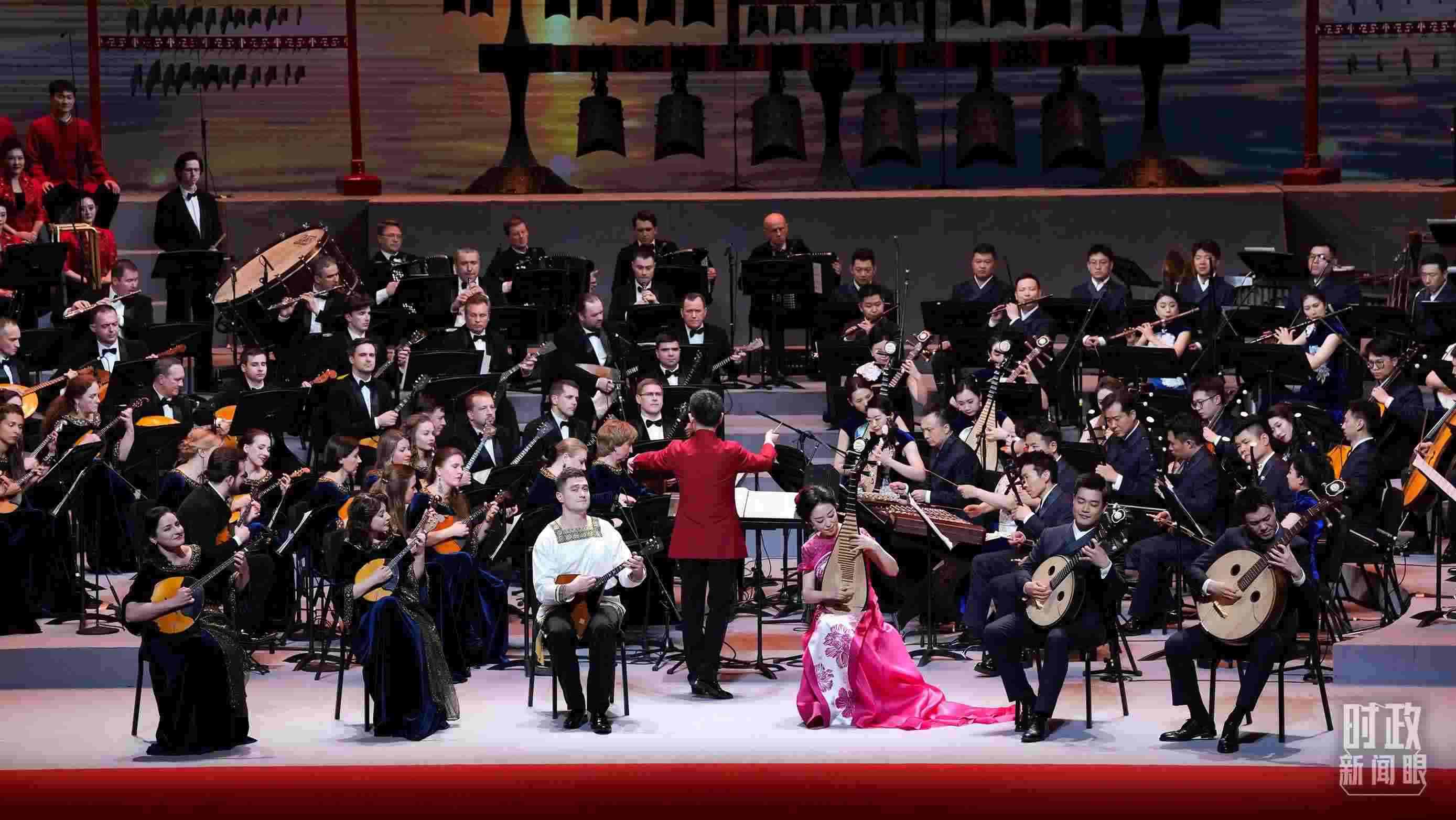 △前來參加音樂會的中俄藝術家匯聚一堂。（總臺央視記者李增仁、國廣記者李晉拍攝）
