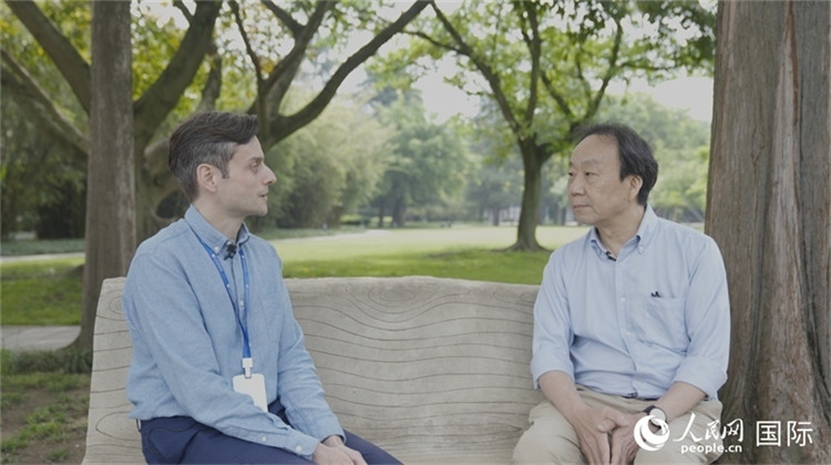 三星堆博物館館長雷雨接受人民網(wǎng)采訪。人民網(wǎng)記者 張榮攝