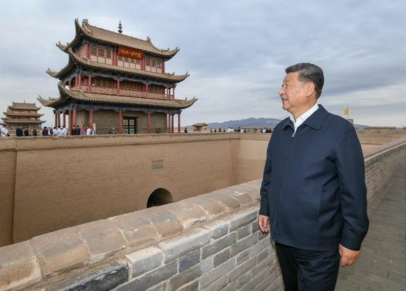 △2019年8月20日，習(xí)近平總書記來(lái)到嘉峪關(guān)關(guān)城，登上城樓察看關(guān)城整體面貌，聽取河西走廊長(zhǎng)城、關(guān)隘歷史文化情況介紹。