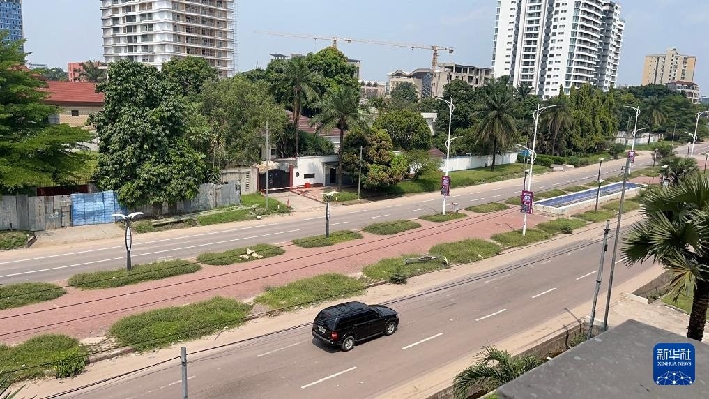 這是5月19日在剛果（金）首都金沙薩拍攝的街景（手機(jī)照片）。新華社發(fā)