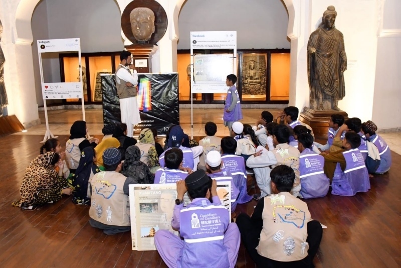 志愿者在博物館給孩子們開展互動(dòng)講解?！瓣恿_守護(hù)人”供圖