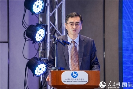 曼谷中國(guó)文化中心兼中國(guó)駐曼谷旅游辦事處主任闕小華發(fā)表演講。（普拉維攝）