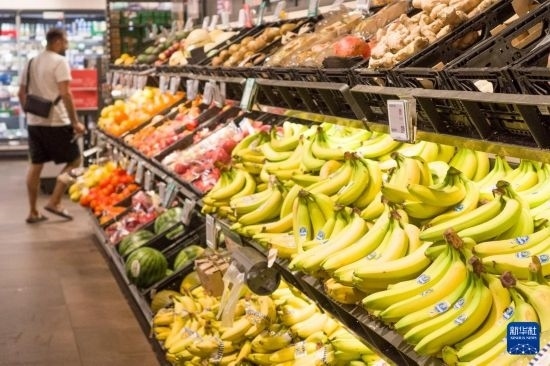 5月24日，顧客在德國柏林一家超市購物。新華社記者 任鵬飛 攝