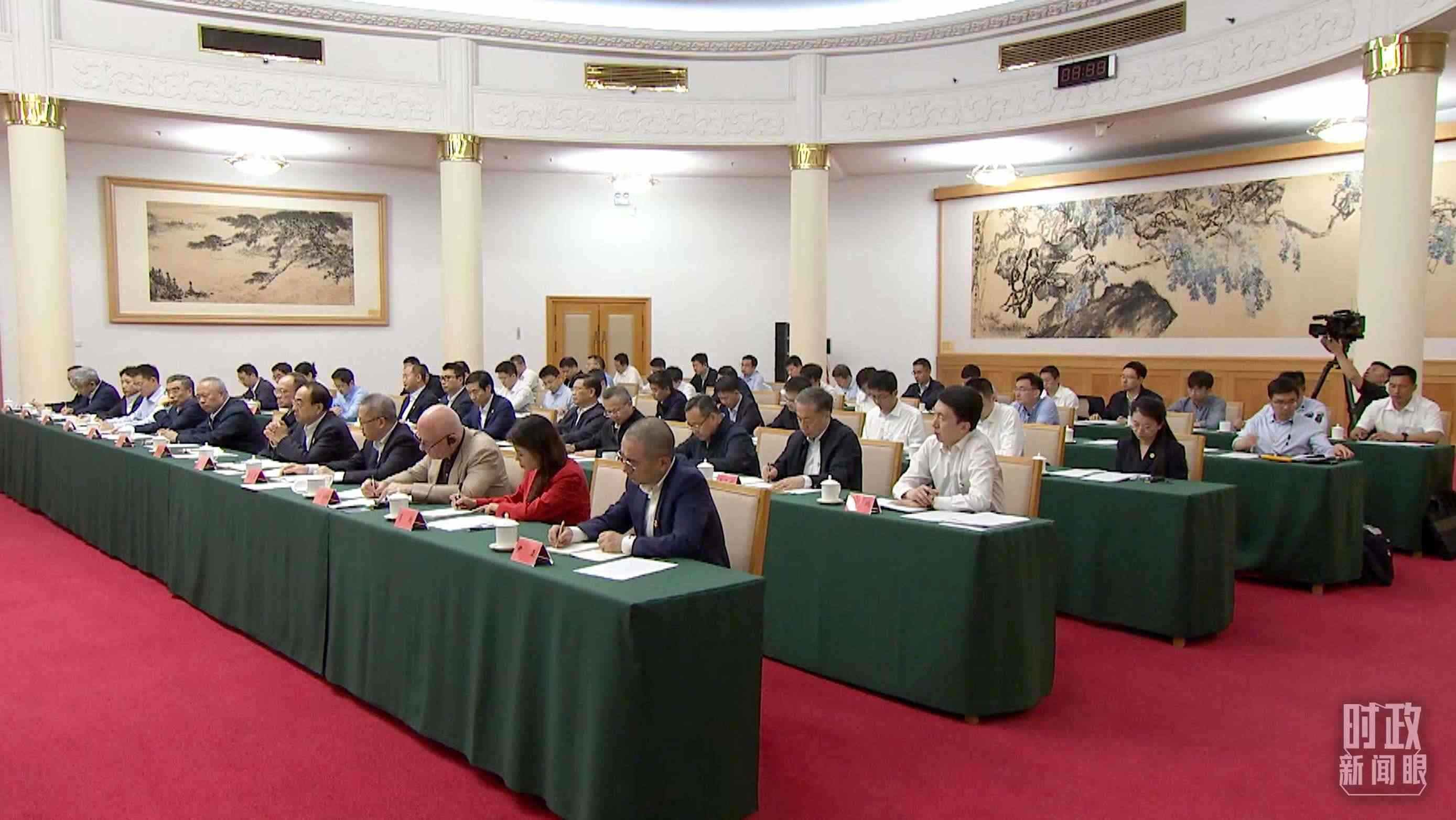 企業(yè)和專家座談會現(xiàn)場。