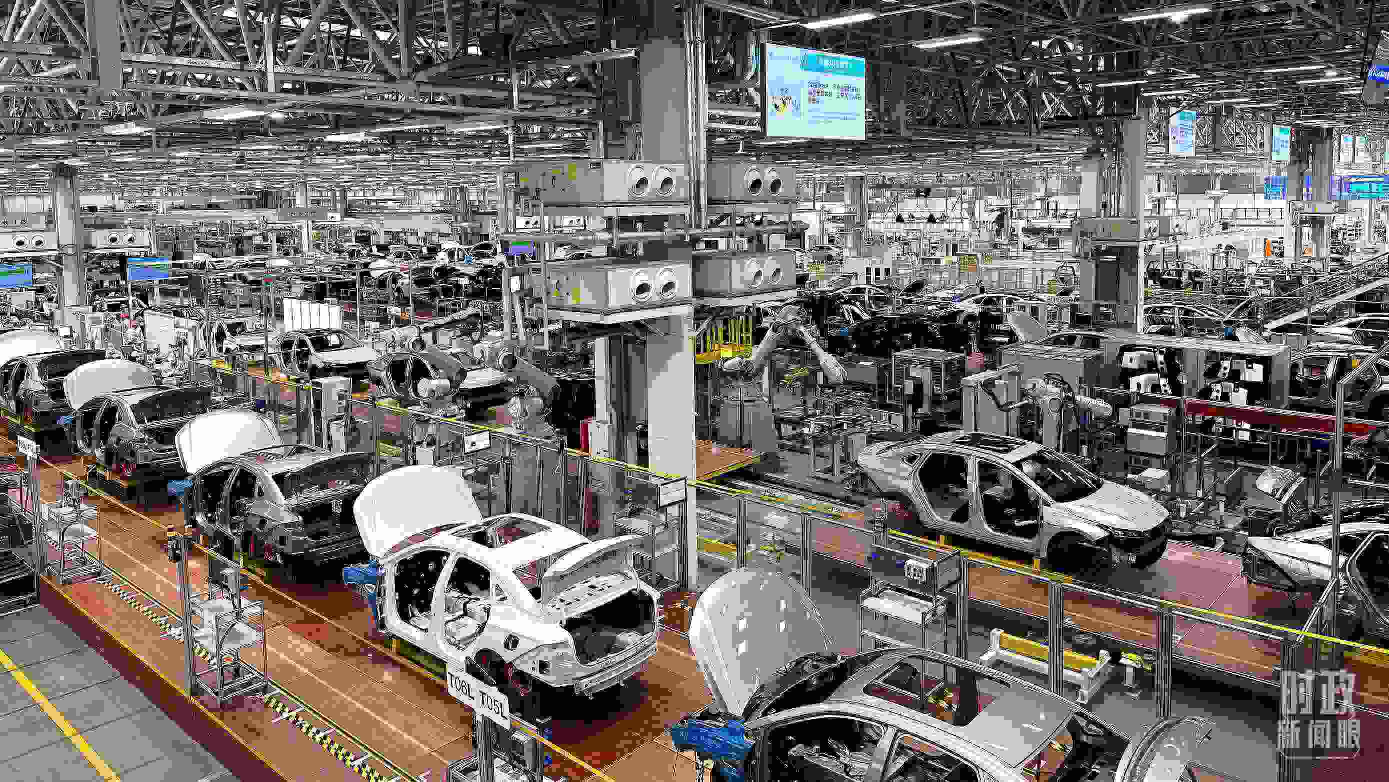 廣州廣汽埃安總裝車間智能生產(chǎn)線。2023年4月，習(xí)近平曾到這里考察。（總臺央視記者趙化拍攝）