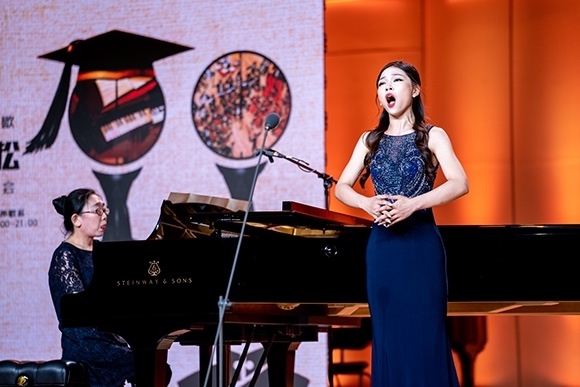 會(huì)議現(xiàn)場(chǎng)。學(xué)校供圖