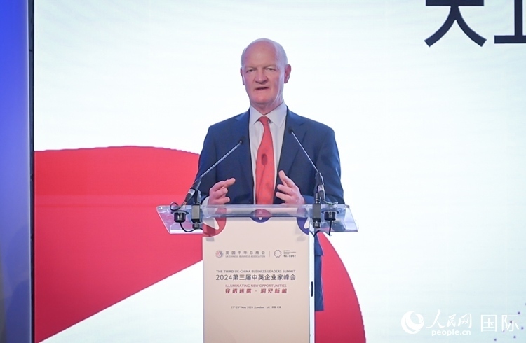 英國前負(fù)責(zé)大學(xué)與科研事務(wù)的國務(wù)大臣、英國皇家學(xué)會院士大衛(wèi)·威利茨致辭。人民網(wǎng) 郭錦標(biāo)攝