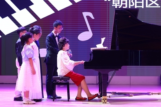 鮑蕙蕎擔任指導。通過專家的點評