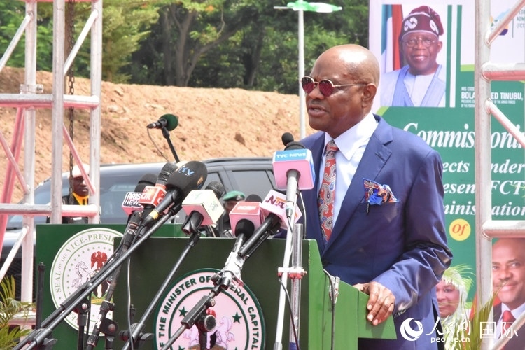 尼日利亞阿布賈首都地區(qū)部部長威克致辭。人民網(wǎng)記者 姜宣攝