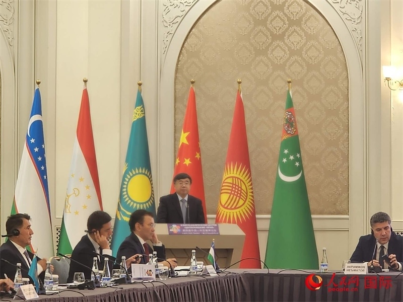 中國(guó)社會(huì)科學(xué)院俄羅斯東歐中亞研究所所長(zhǎng)孫壯志致辭。人民網(wǎng)記者 李強(qiáng)攝