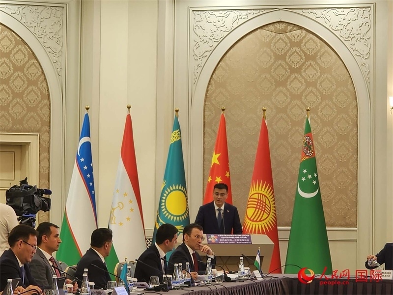 中國(guó)駐烏茲別克斯坦大使于駿致辭。人民網(wǎng)記者 李強(qiáng)攝