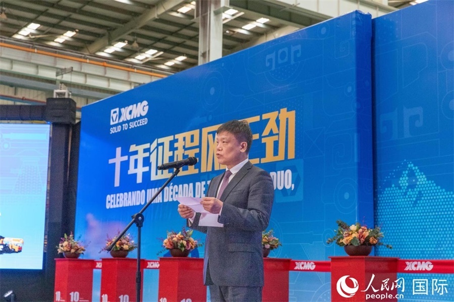 中國貿(mào)促會(huì)駐巴西代表處總代表郭英會(huì)在致辭中表示，過去十年，中巴經(jīng)貿(mào)關(guān)系迅猛發(fā)展，數(shù)百家中國企業(yè)進(jìn)入巴西，投資巴西，為巴西的經(jīng)濟(jì)建設(shè)貢獻(xiàn)中國企業(yè)的力量。 人民日?qǐng)?bào)社拉美中心分社 威廉·科埃略·維亞納攝