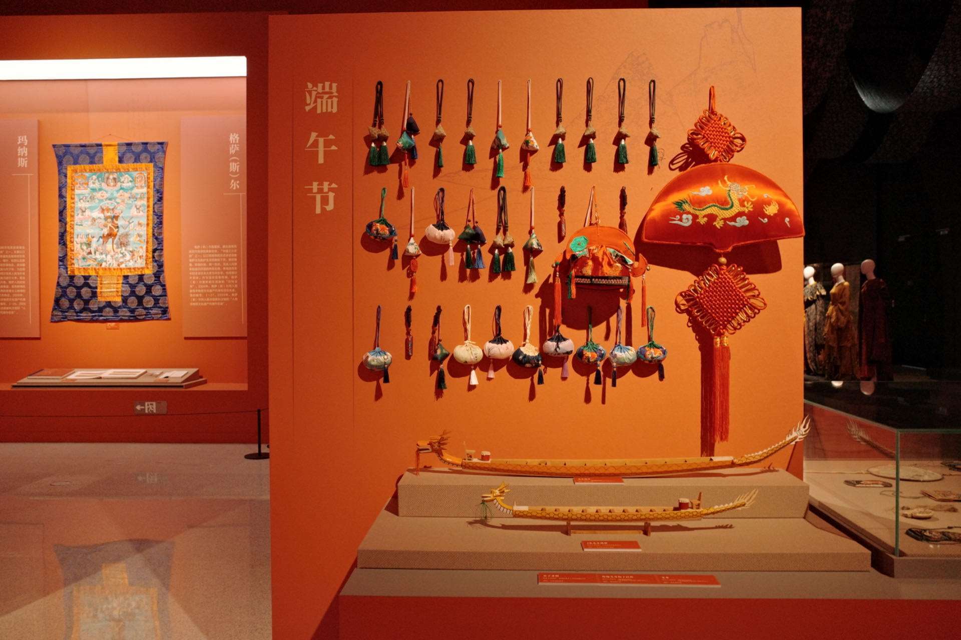 “氣象萬千——中國非遺保護實踐主題展”展示了端午節(jié)主題的非遺。人民網記者 劉微攝
