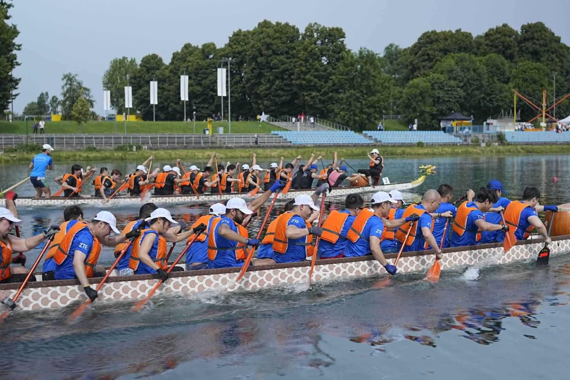 爭渡、爭渡，選手們你爭我奪，奮勇爭先。主辦方供圖