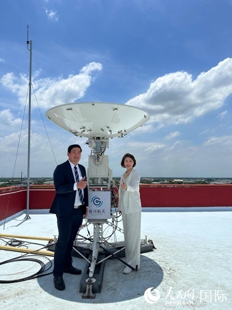 中泰兩國(guó)校企合作共贏。左為馬漢科理工大學(xué)校長(zhǎng)帕納威·普卡亞多，右為銀河航天聯(lián)合創(chuàng)始人劉暢。人民網(wǎng)記者 簡(jiǎn)承淵攝