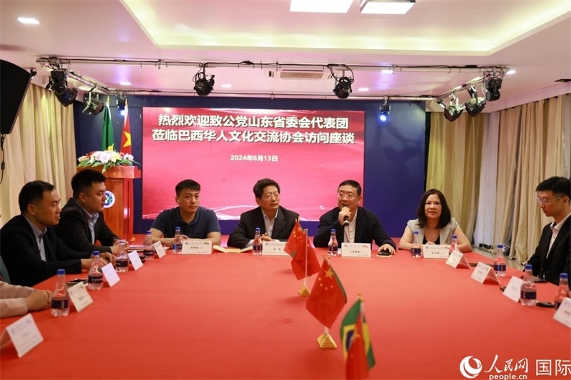 巴西華人文化交流協(xié)會(huì)主席上官劍鋒在座談會(huì)上致辭。人民網(wǎng)記者 宋亦然攝