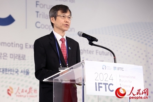 中日韓合作秘書處秘書長(zhǎng)李熙燮致開幕辭。主辦方供圖