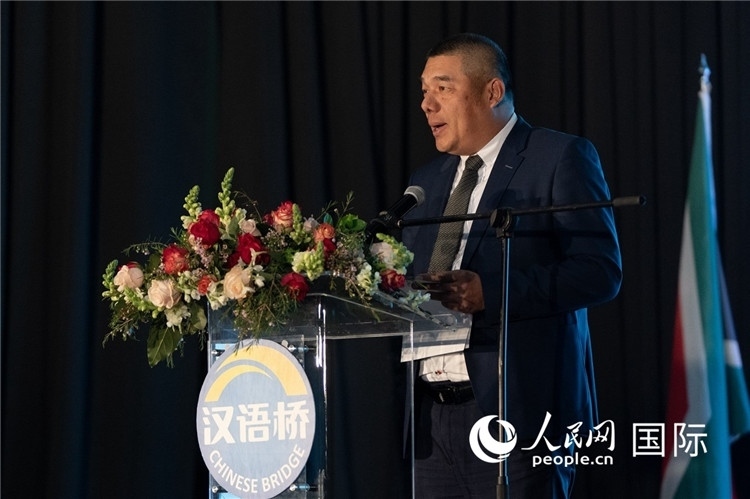 南中經(jīng)貿(mào)協(xié)會(huì)秘書長韋冬澤做主旨發(fā)言。人民日?qǐng)?bào)非洲中心分社 希拉茲·莫林?jǐn)z