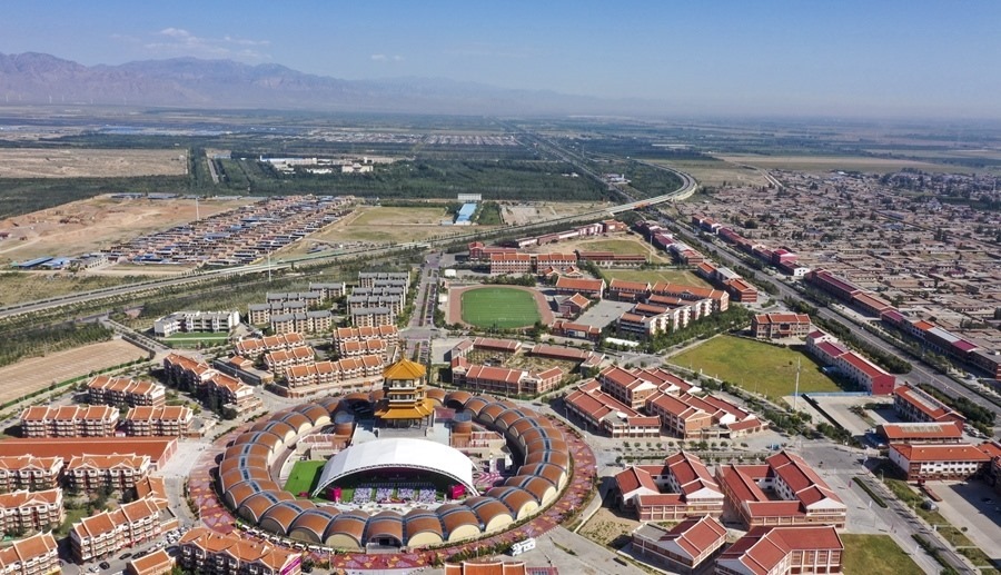 這是2022年9月7日拍攝的寧夏銀川市閩寧鎮(zhèn)（無人機照片）。新華社記者 馮開華 攝