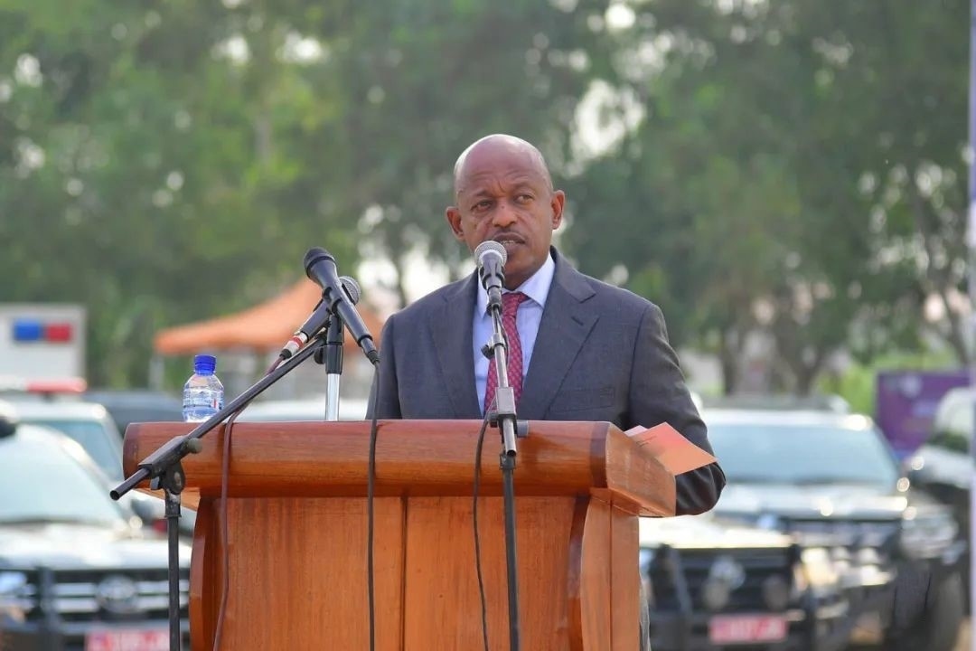 剛果（金）國(guó)務(wù)部長(zhǎng)兼基礎(chǔ)設(shè)施和公共工程部長(zhǎng)穆武尼在開(kāi)工儀式上致辭