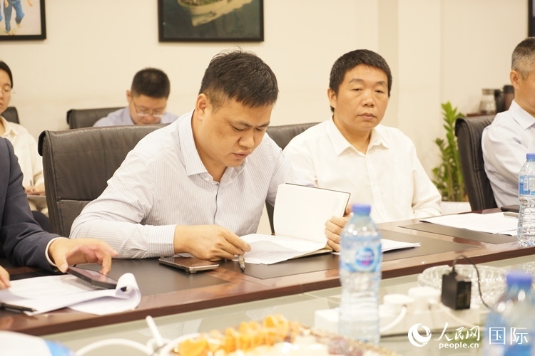 新當(dāng)選尼日利亞中國礦業(yè)聯(lián)合會(huì)會(huì)長中國和聯(lián)公司董事長李輝發(fā)言。人民網(wǎng)記者 姜宣攝