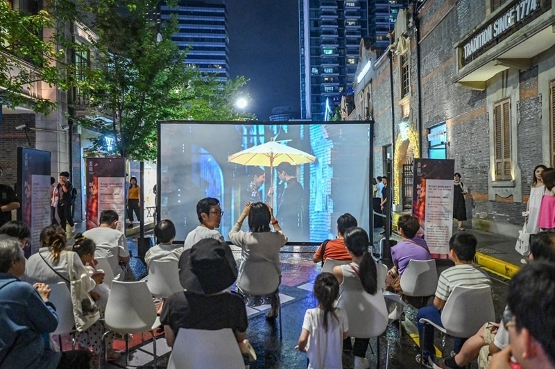 今年上海國(guó)際電影節(jié)“露天電影院”。（圖片來源：視覺中國(guó)）