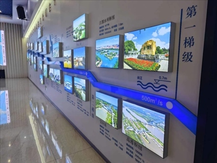 長(zhǎng)江水跨越13級(jí)“階梯”一路北上。人民網(wǎng)記者 黃鈺攝