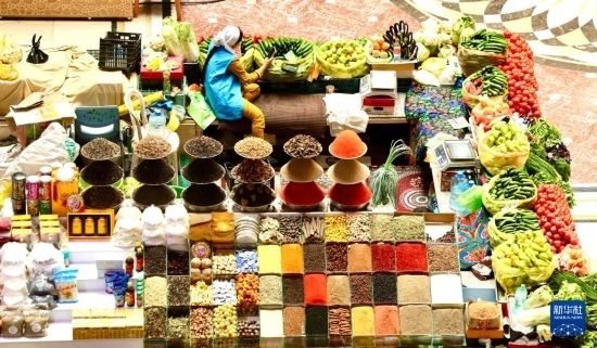這是7月3日在塔吉克斯坦首都杜尚別拍攝的大巴扎內(nèi)景。新華社記者 姚大偉 攝