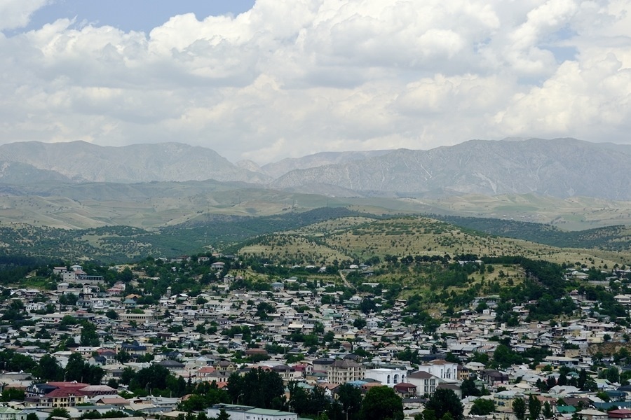 這是2024年6月13日拍攝的塔吉克斯坦首都杜尚別城市風光。新華社記者 鄭開君 攝