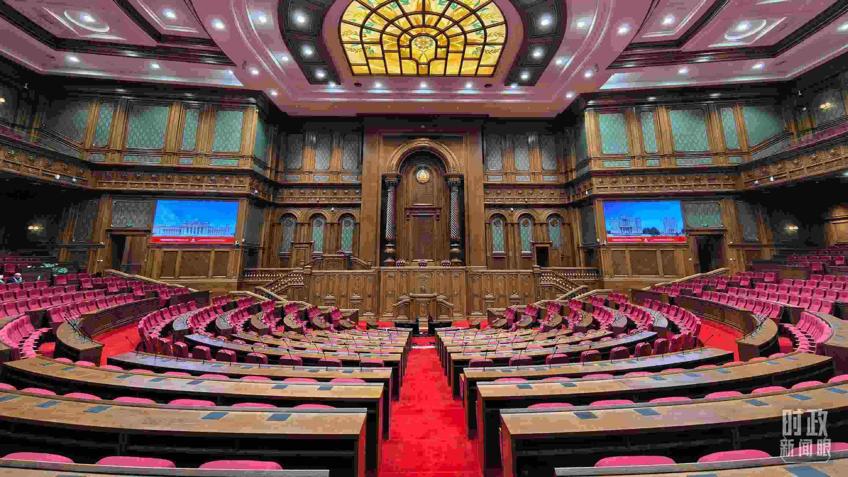 △中方援建塔議會(huì)大樓內(nèi)的聯(lián)席議會(huì)廳。（總臺(tái)央視記者陸泓宇拍攝）