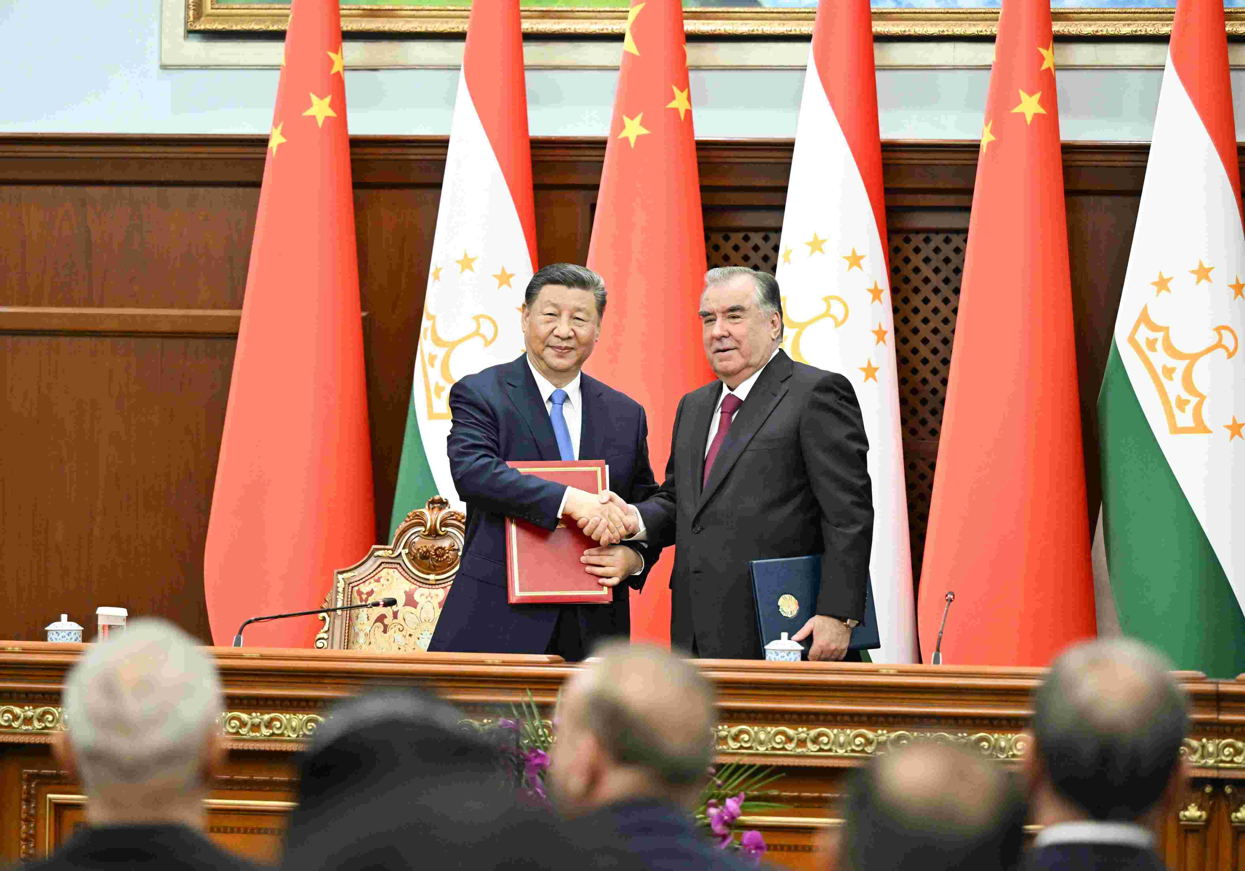 當(dāng)?shù)貢r(shí)間2024年7月5日下午，習(xí)近平主席同塔吉克斯坦總統(tǒng)拉赫蒙在杜尚別總統(tǒng)府舉行會(huì)談。會(huì)談后，兩國元首共同簽署《中華人民共和國和塔吉克斯坦共和國關(guān)于發(fā)展新時(shí)代全面戰(zhàn)略合作伙伴關(guān)系的聯(lián)合聲明》。