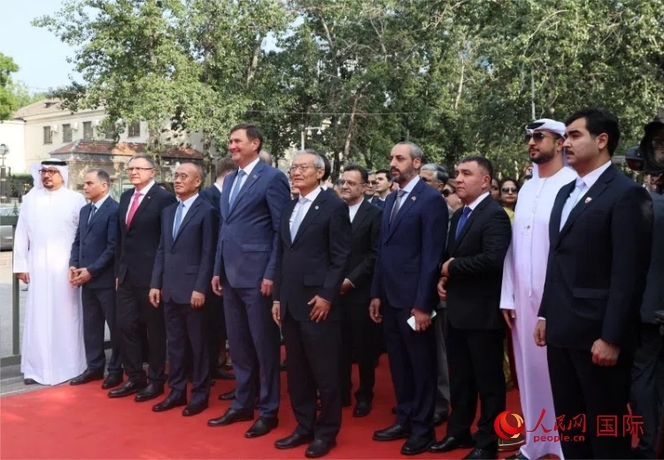 上合組織秘書(shū)長(zhǎng)及成員國(guó)駐華使節(jié)參加活動(dòng)。人民網(wǎng) 俄布拉依·對(duì)山攝