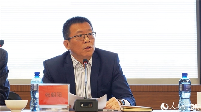 張朝陽(yáng)代會(huì)長(zhǎng)做協(xié)會(huì)上半年工作匯報(bào)。人民網(wǎng) 劉暢攝