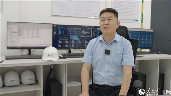 哈薩克斯坦能源投資公司副總經(jīng)理、總工程師張亮在接受人民網(wǎng)記者采訪。 人民網(wǎng)記者 葛泰佚攝