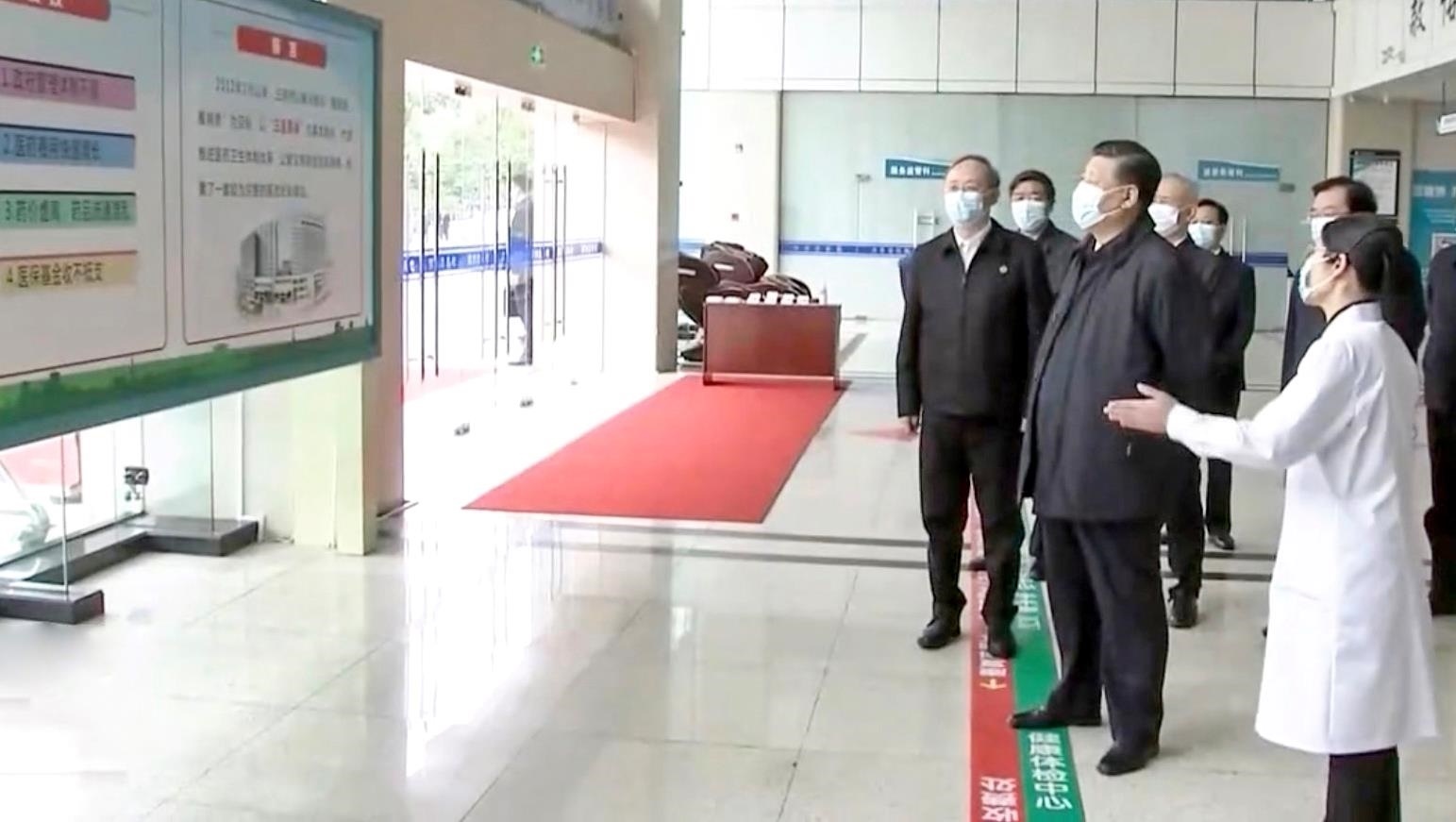 △2021年3月23日，習(xí)近平總書記在福建三明沙縣總醫(yī)院住院樓一層大廳，聽取醫(yī)改情況介紹。