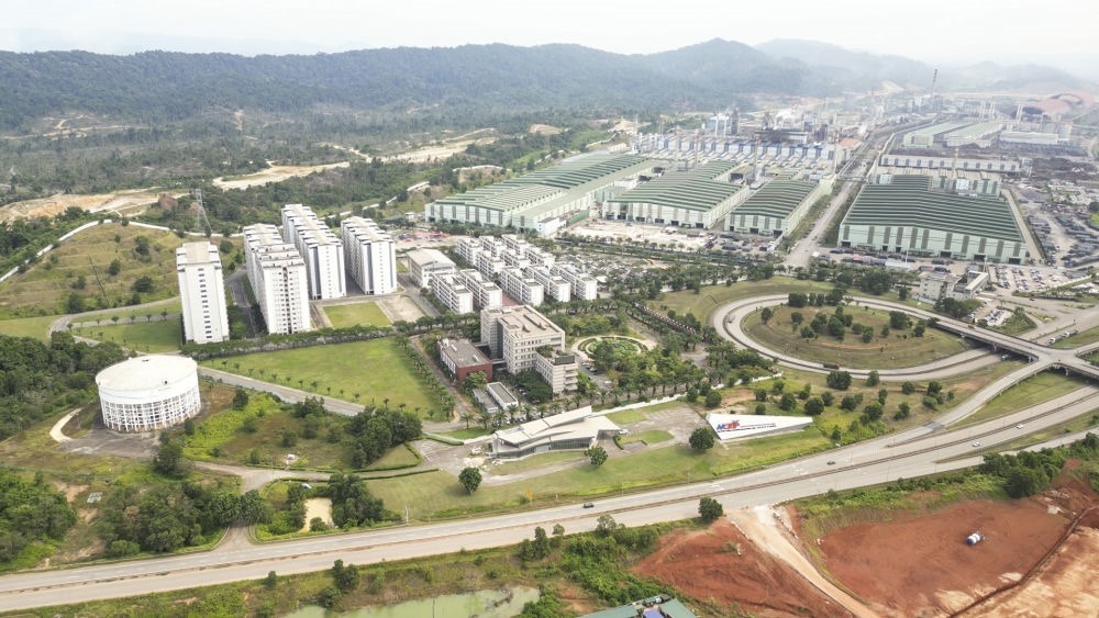 這是2024年6月13日在馬來西亞彭亨州拍攝的馬中關(guān)丹產(chǎn)業(yè)園（無人機(jī)照片）。新華社記者 程一恒 攝