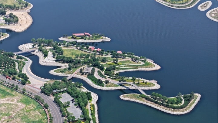 這是2024年6月28日拍攝的天津市濱海新區(qū)南灣公園一景（無人機(jī)照片）。新華社記者 李然 攝