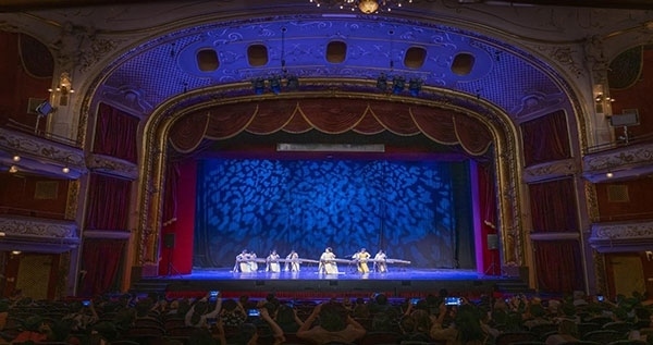 2024匈牙利青少年國(guó)際音樂(lè)會(huì)節(jié)目《戰(zhàn)臺(tái)風(fēng)》表演舞臺(tái)現(xiàn)場(chǎng)。兒促會(huì)藝教委供圖