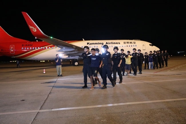 押解現(xiàn)場(chǎng)。公安部供圖