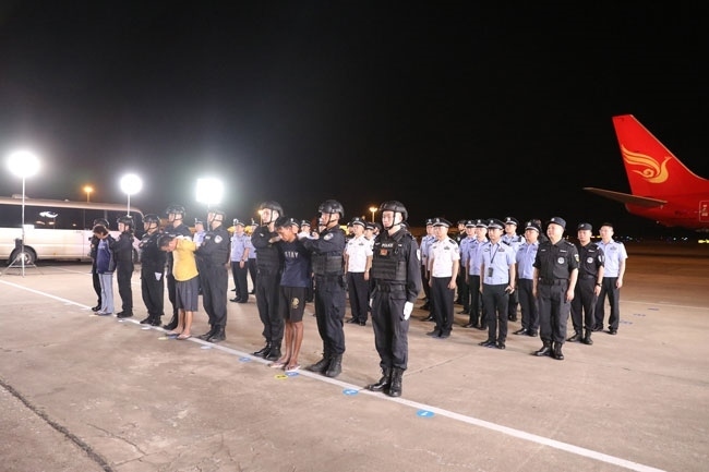 押解現(xiàn)場(chǎng)。公安部供圖