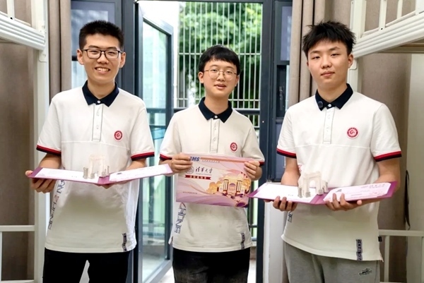 王子源（左）、母翰堯（中）、郭洋君（右）。清華大學(xué)供圖