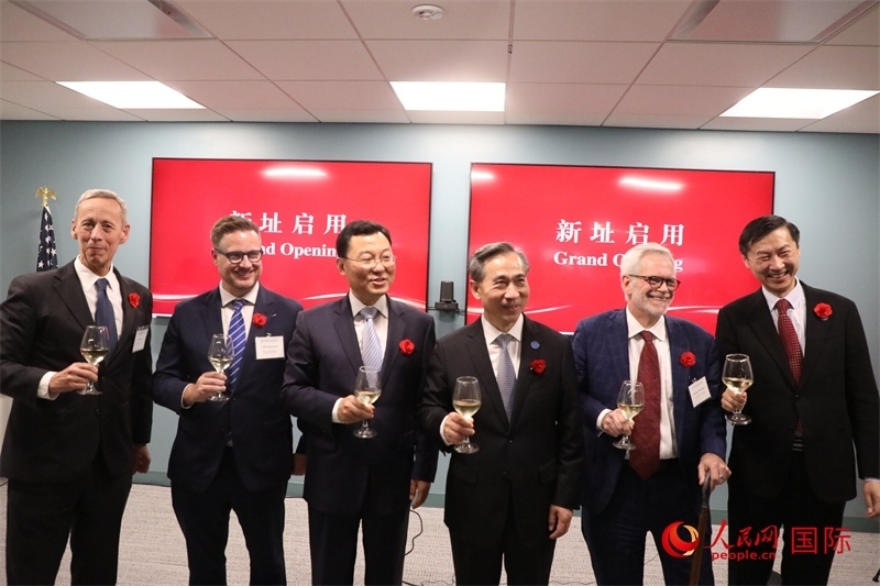 4、美中貿(mào)易全國委員會(huì)會(huì)長克雷格·艾倫、美國商會(huì)高級副會(huì)長傅瑞偉等美國工商界代表出席活動(dòng)。 人民網(wǎng)記者 李志偉攝