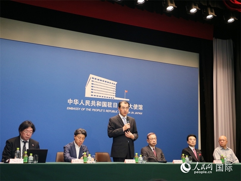 中國駐日本大使吳江浩（左三）致辭。人民網(wǎng) 許可攝