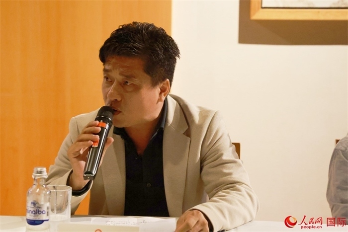 巴西中國浙江商會會長鄭俠茂在座談會上致辭。人民網(wǎng)記者 陳海琪攝