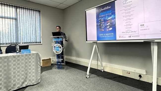 中國(guó)駐南非大使館參贊邱忠義致辭。南中經(jīng)貿(mào)協(xié)會(huì)供圖