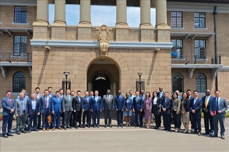 （與會人員合影留念。駐肯使館供圖）