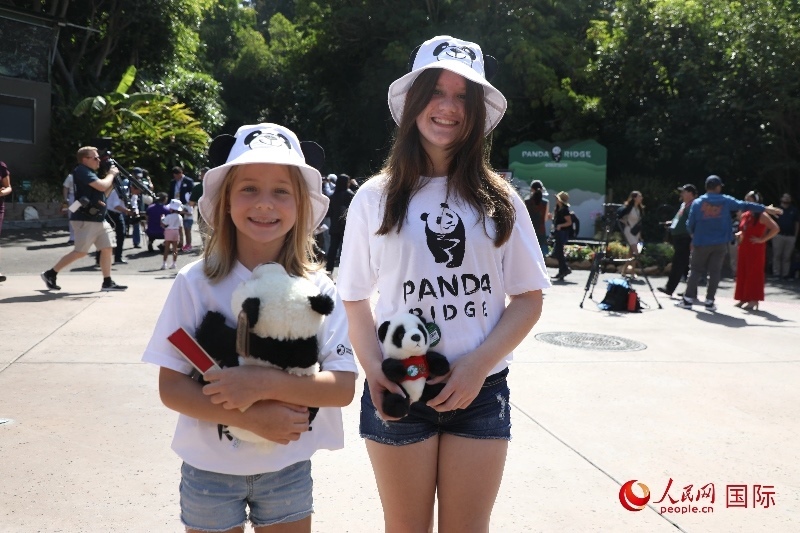 3、美國(guó)當(dāng)?shù)卦S多民眾來(lái)圣迭戈動(dòng)物園看熊貓。 人民網(wǎng)記者 李志偉攝